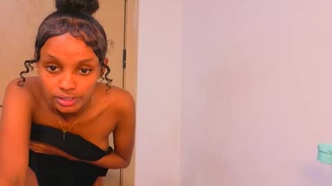 Mimi online show from April 13, 2:44 pm