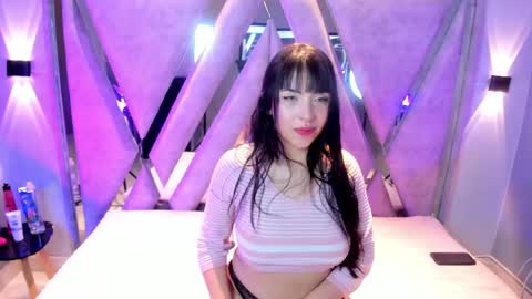 Snapshot of _mishell22 chatting on May 8, 8:25 pm _mishell22 online show from May 8, 8:25 pm