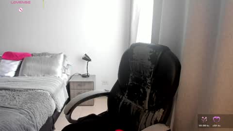 _miss_coco_ online show from April 7, 12:27 pm