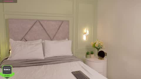 kimberley cruz online show from April 2, 12:36 pm