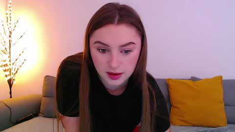 Mia online show from April 18, 7:01 am