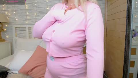 Snapshot of _mistyfox chatting on March 4, 1:12 am Misty online show from March 4, 1:12 am