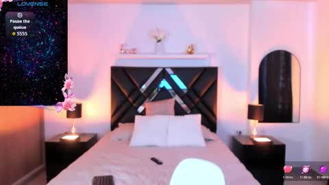 mizuki  online show from March 5, 3:08 pm