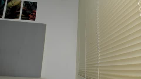 _molly_rosse_ online show from October 25, 12:02 pm