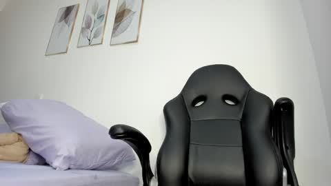 Snapshot of _molly_rosse_ chatting on May 18, 12:00 pm _molly_rosse_ online show from May 18, 12:00 pm