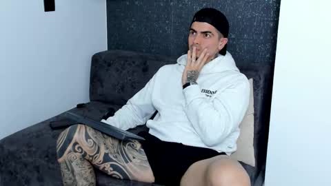 Snapshot of _mrcock_ chatting on February 6, 11:41 pm _mrcock_ online show from February 6, 11:41 pm