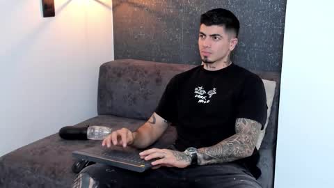 Snapshot of _mrcock_ chatting on February 15, 8:46 am _mrcock_ online show from February 15, 8:46 am