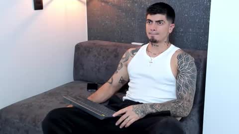 Snapshot of _mrcock_ chatting on February 24, 11:47 pm _mrcock_ online show from February 24, 11:47 pm