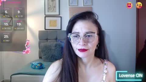 Snapshot of _naomi_s chatting on April 21, 1:28 pm _naomi_s online show from April 21, 1:28 pm
