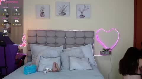 Snapshot of _naomi_s chatting on June 22, 1:19 pm _naomi_s online show from June 22, 1:19 pm