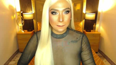 Snapshot of _natashacooper_ chatting on April 9, 6:19 am _natashacooper_ online show from April 9, 6:19 am