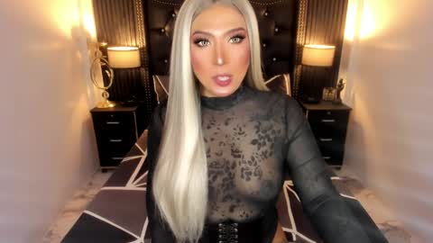 Snapshot of _natashacooper_ chatting on April 23, 2:52 pm _natashacooper_ online show from April 23, 2:52 pm