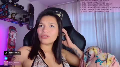 Snapshot of _nickmai chatting on February 6, 10:43 pm Mai MODEL INDEPENT online show from February 6, 10:43 pm