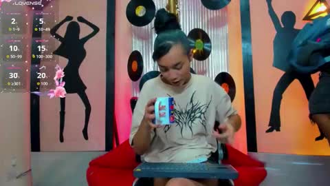 Nicky  Please help me with your thumbs up its importan online show from December 19, 7:32 pm