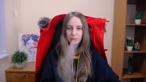 Snapshot of _nicole_new chatting on December 3, 9:33 am Nica online show from December 3, 9:33 am