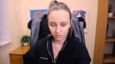 Snapshot of _nicole_new chatting on February 24, 12:37 pm Nica online show from February 24, 12:37 pm