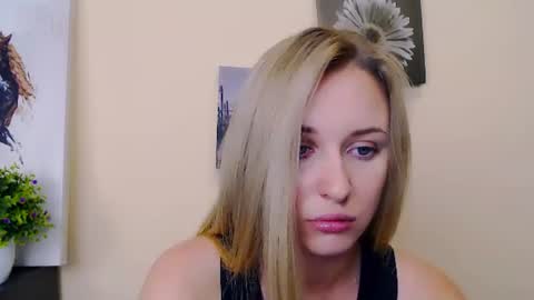 Snapshot of _nicole_new chatting on June 25, 10:09 am Nica online show from June 25, 10:09 am