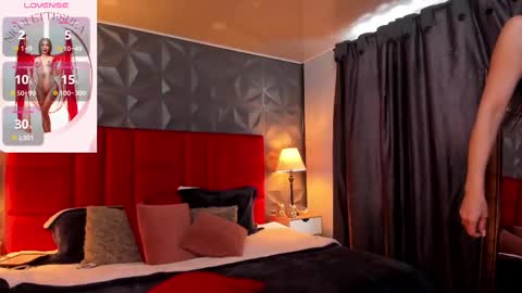 _nicoletteshea_ online show from February 25, 9:13 pm