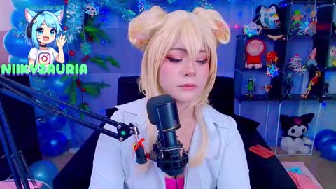 niiky online show from December 4, 5:10 pm