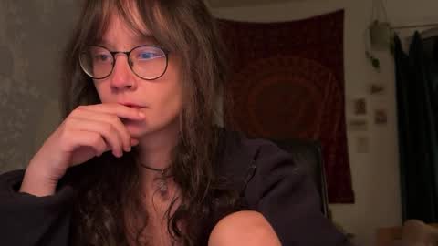 Snapshot of _nyxo chatting on April 5, 9:45 pm Mila online show from April 5, 9:45 pm