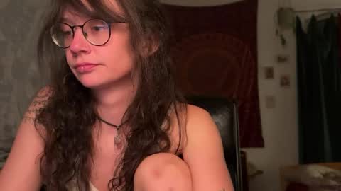 Snapshot of _nyxo chatting on April 27, 8:07 pm Mila online show from April 27, 8:07 pm