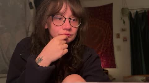 Snapshot of _nyxo chatting on April 28, 7:52 pm Mila online show from April 28, 7:52 pm
