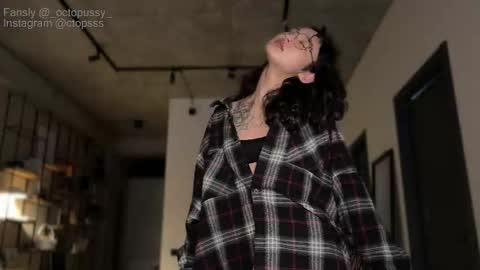 Mikayla online show from March 7, 5:26 am