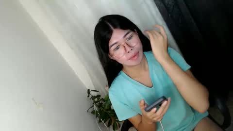 Snapshot of _odette22 chatting on June 5, 6:52 am _odette22 online show from June 5, 6:52 am