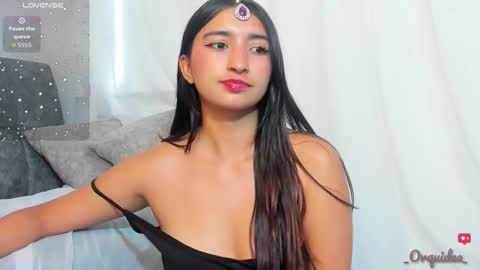 Orquidea  online show from November 13, 1:32 pm