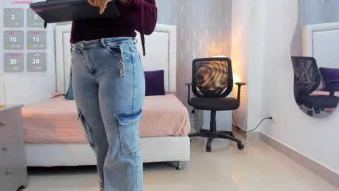 Snapshot of _peach1_ chatting on June 9, 10:49 am peach1 online show from June 9, 10:49 am