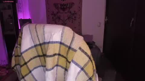 Snapshot of _peach__ chatting on June 29, 3:57 am violeta ig online show from June 29, 3:57 am