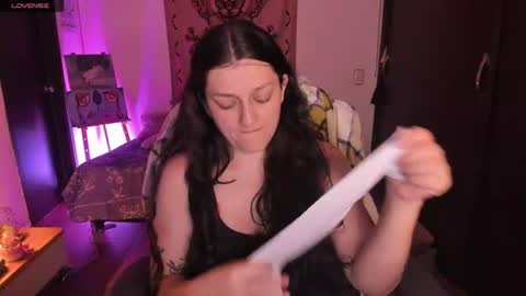 Snapshot of _peach__ chatting on July 1, 4:14 am violeta ig online show from July 1, 4:14 am