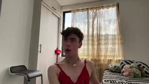 Snapshot of _peachyboy chatting on June 17, 6:09 pm esteban online show from June 17, 6:09 pm