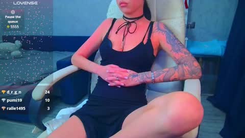 Snapshot of _pink__rabbit_ chatting on April 21, 6:34 pm Ilona online show from April 21, 6:34 pm