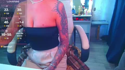 Snapshot of _pink__rabbit_ chatting on May 10, 7:24 am Ilona online show from May 10, 7:24 am