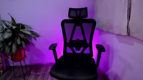 Snapshot of _purplecherry_ chatting on June 12, 3:16 am Cherr online show from June 12, 3:16 am