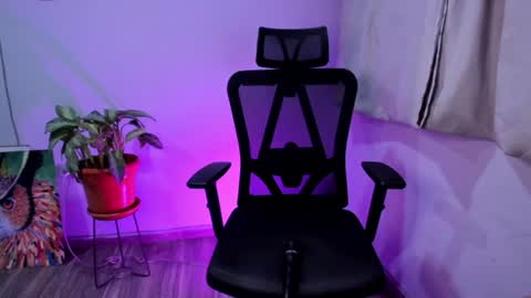 Snapshot of _purplecherry_ chatting on August 7, 2:13 am Cherr online show from August 7, 2:13 am