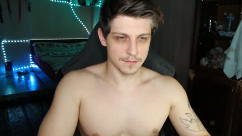 Snapshot of _purrari chatting on January 23, 5:45 am Vampire online show from January 23, 5:45 am