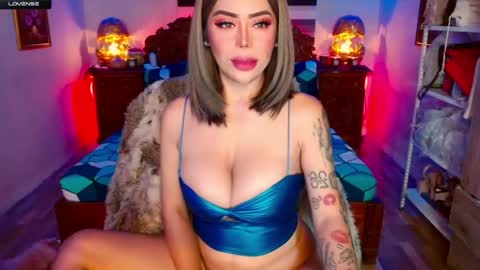 Snapshot of _queengoddess_ chatting on June 5, 6:31 am Hi my name is selinaim glad to meet everyone here online show from June 5, 6:31 am