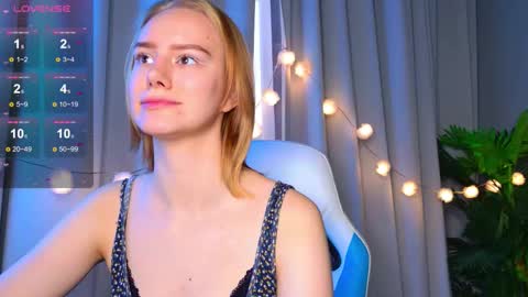 Snapshot of _ramona__ chatting on October 21, 6:03 am im Amy online show from October 21, 6:03 am