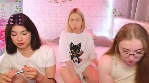Merlizz Eva Jane Mila Nicole  left to right  online show from October 10, 2:05 pm