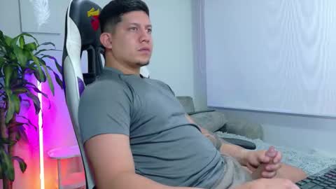 Roberto online show from February 12, 1:06 pm