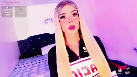 Snapshot of _rosedewitt_ chatting on November 14, 7:34 pm Rose De Witt online show from November 14, 7:34 pm