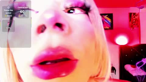 Snapshot of _rosedewitt_ chatting on April 1, 7:11 pm Rose De Witt online show from April 1, 7:11 pm