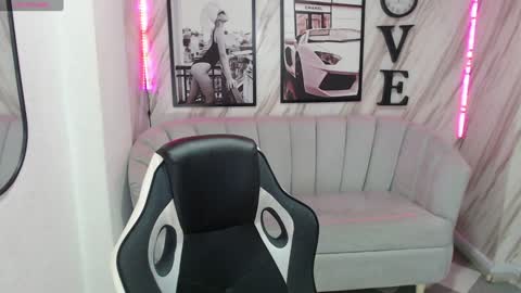 Snapshot of _samantha_b chatting on February 4, 12:44 pm Samantha online show from February 4, 12:44 pm