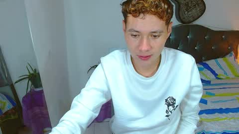 santi online show from April 5, 12:19 am