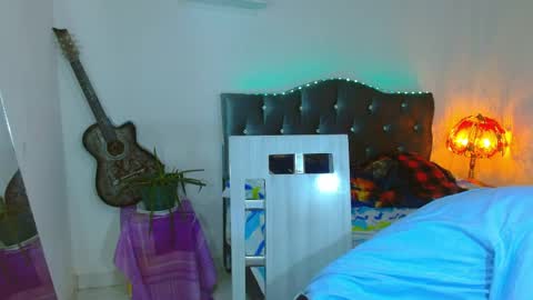 santi online show from April 12, 12:15 am