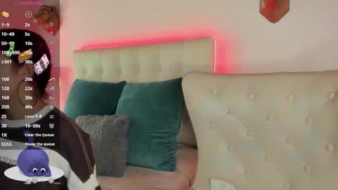 Snapshot of _sasha_miller_ chatting on May 27, 12:35 pm Sasha online show from May 27, 12:35 pm