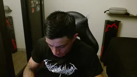 Snapshot of _schnnneider_ chatting on June 24, 1:26 am SCHNEIDER online show from June 24, 1:26 am