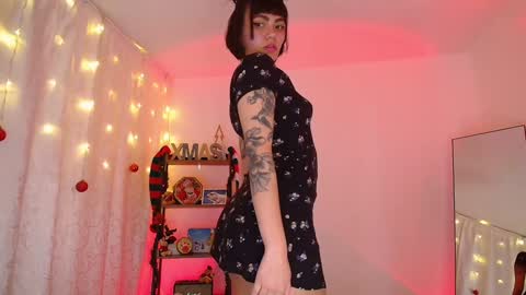 Laura online show from December 15, 9:03 am